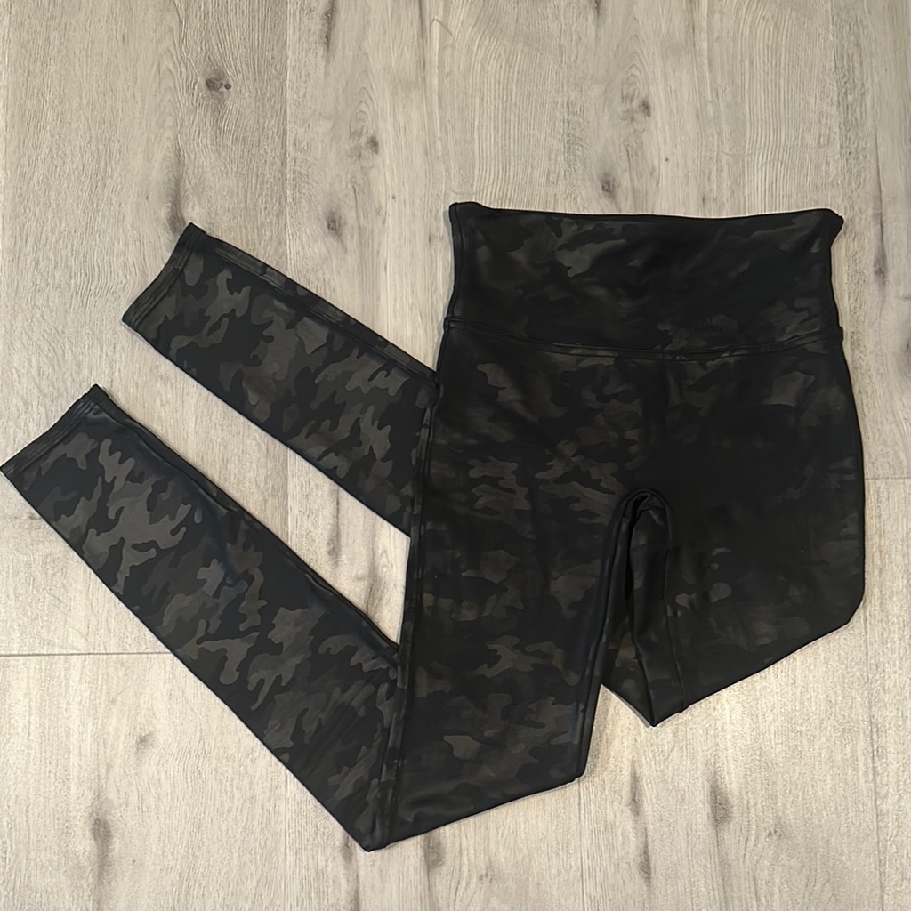 Spanx Women's Black Camouflage Leggings Small